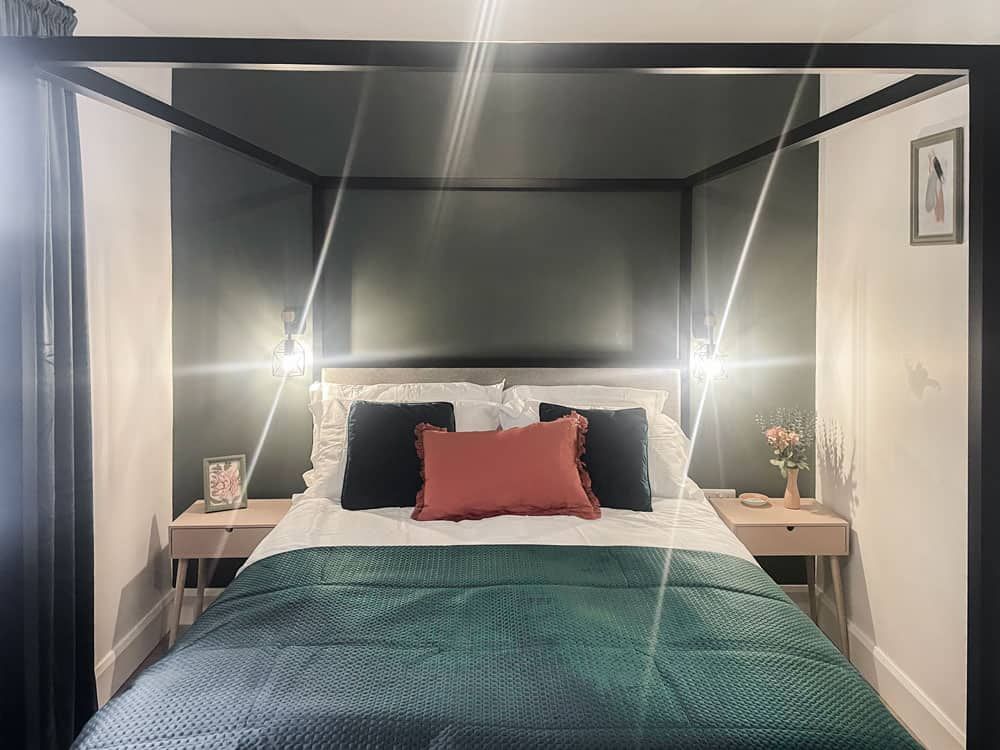 King-size bedroom